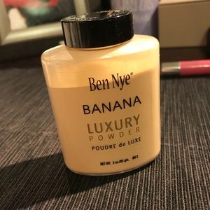 Ben Nye Banana Luxury Powder
